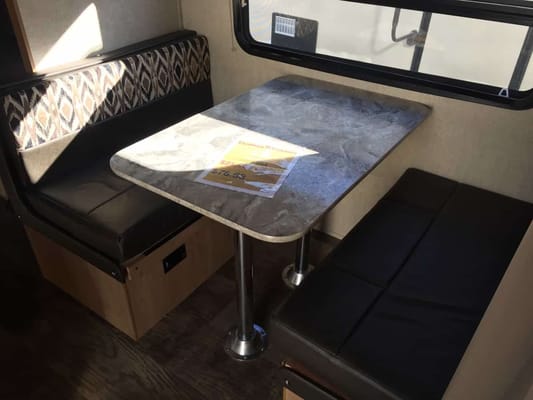 LITTE MISS RIGGY LIGHT 3288 lbs dry Family Trailer with Twin Bunks!