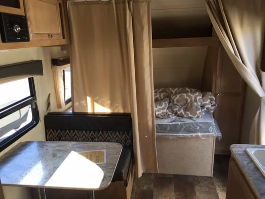 LITTE MISS RIGGY LIGHT 3288 lbs dry Family Trailer with Twin Bunks!
