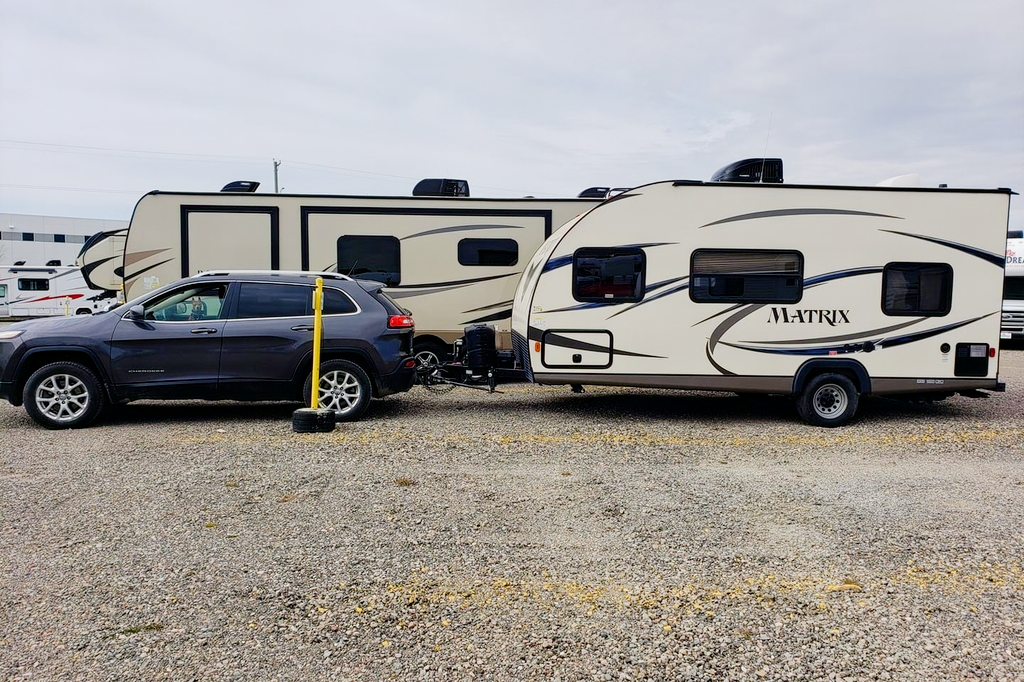LITTE MISS RIGGY LIGHT 3288 lbs dry Family Trailer with Twin Bunks! 
