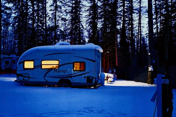 LITTE MISS RIGGY LIGHT 3288 lbs dry Family Trailer with Twin Bunks!