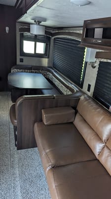 #4 Sagmoe Family (36-foot bunkhouse)