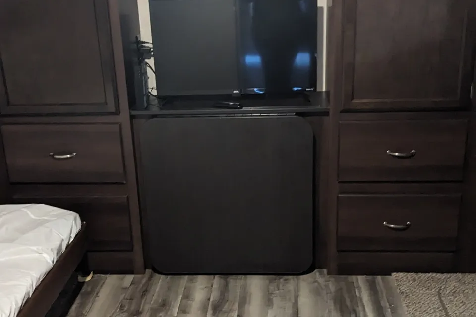 #4 Sagmoe Family (36-foot bunkhouse)