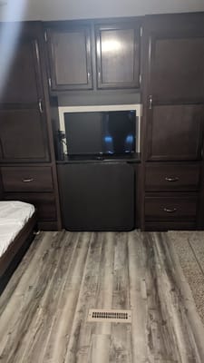 #4 Sagmoe Family (36-foot bunkhouse)