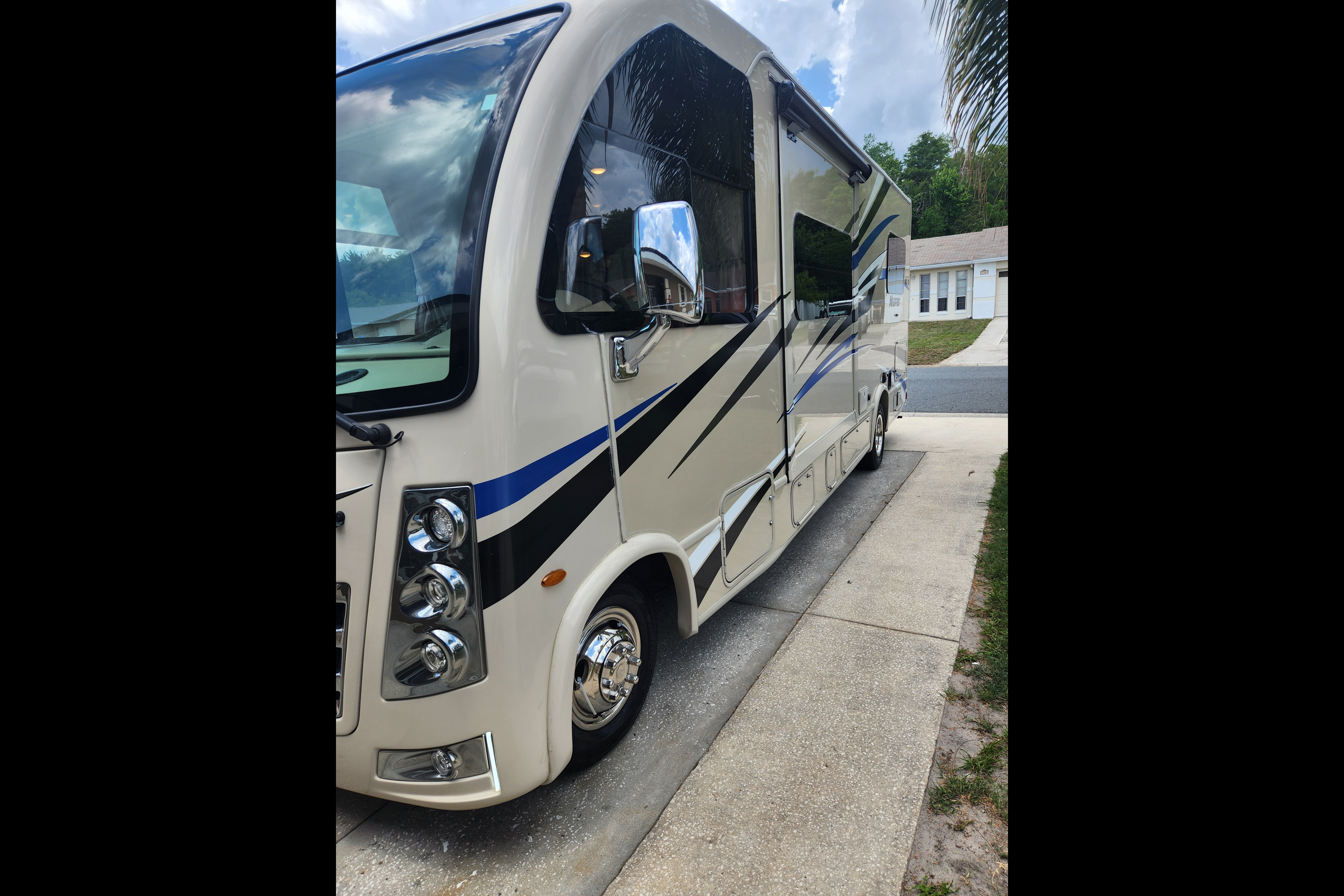 Frankie's Thor Motor Coach Vegas 24.1 Class A