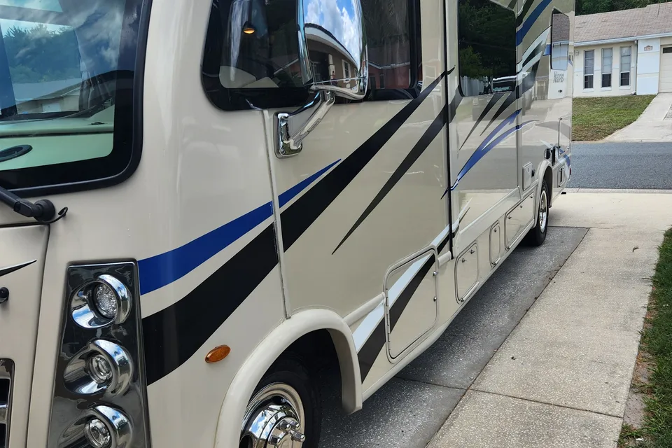 Frankie's Thor Motor Coach Vegas 24.1 Class A