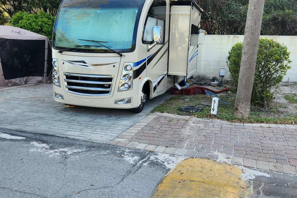 Frankie's Thor Motor Coach Vegas 24.1 Class A