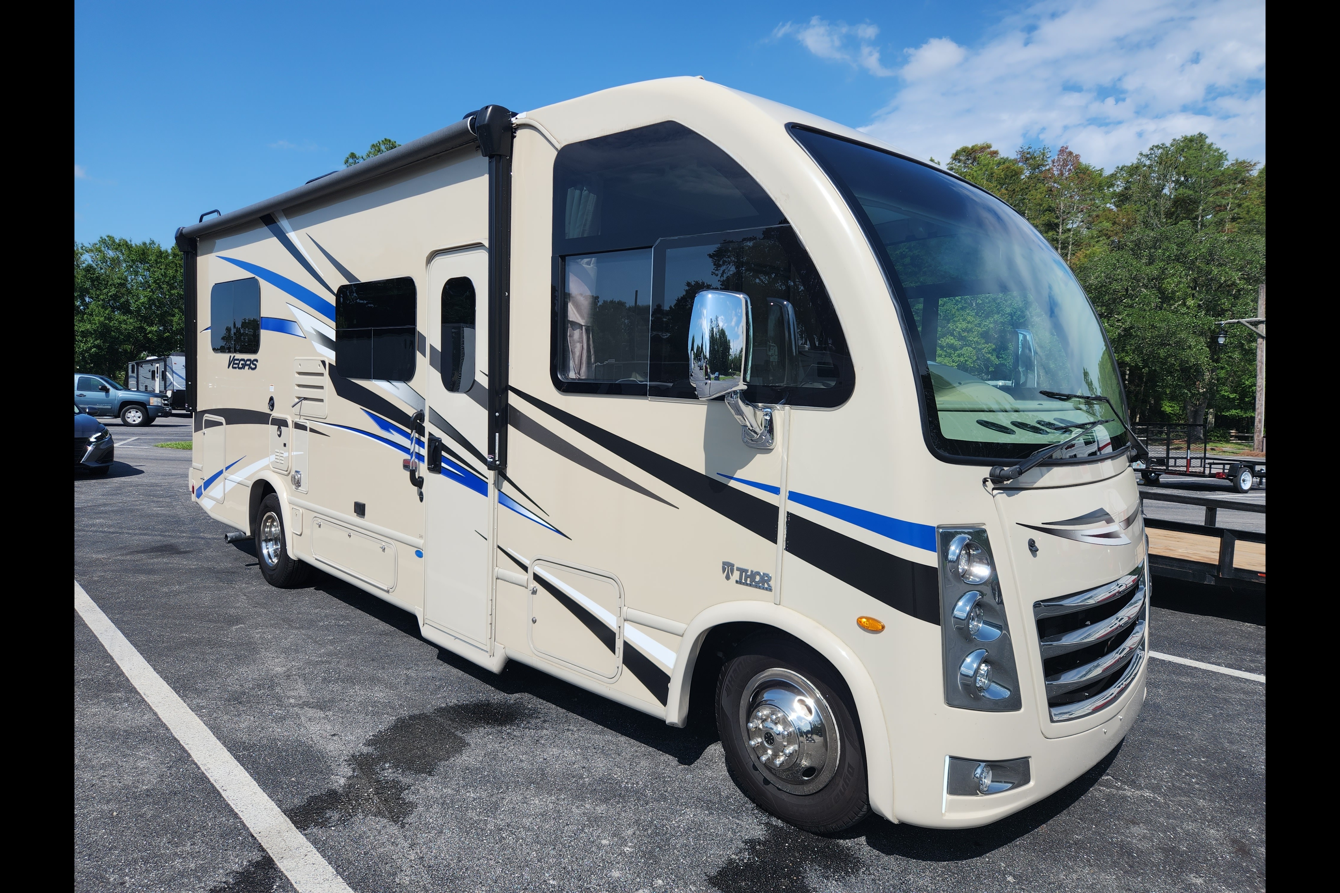Frankie's Thor Motor Coach Vegas 24.1 Class A