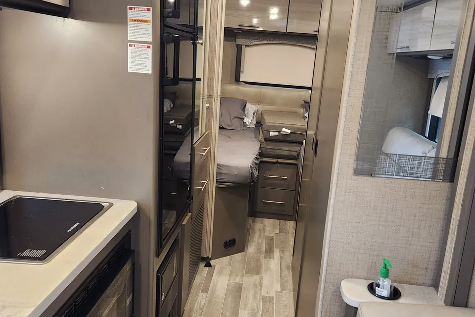 Frankie's Thor Motor Coach Vegas 24.1 Class A