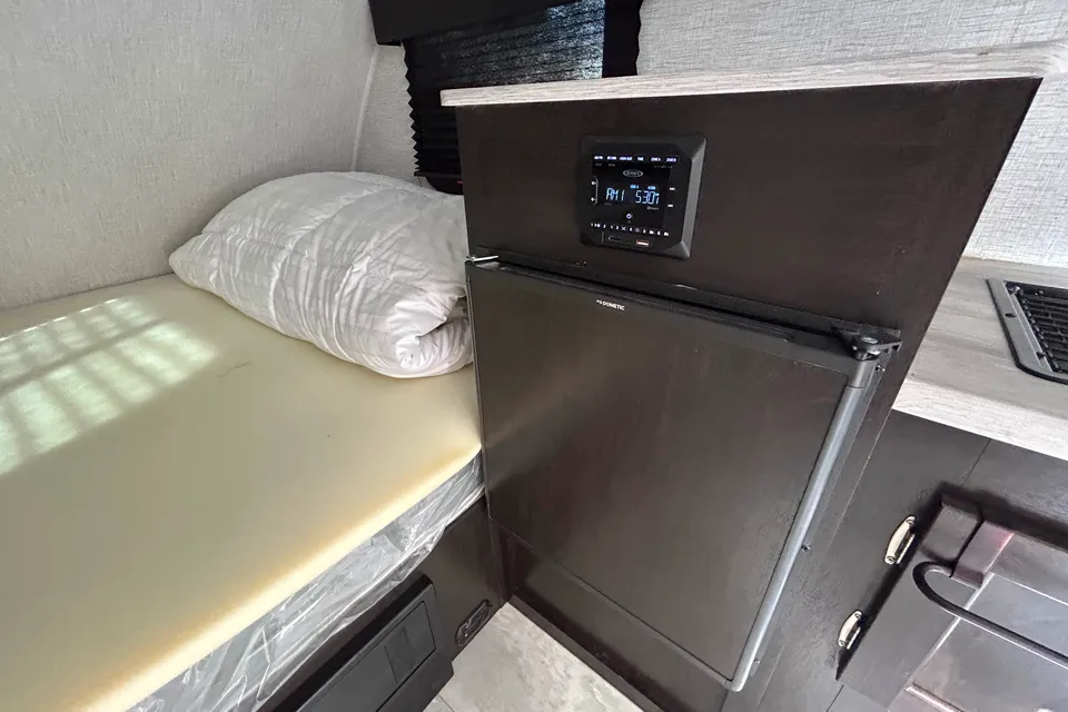2021 Braxton Creek Free Solo Din Travel Trailer