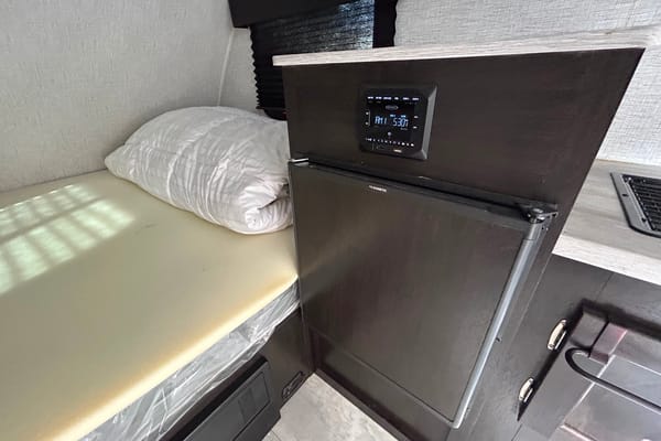 2021 Braxton Creek Free Solo Din Travel Trailer
