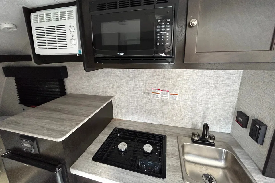 2021 Braxton Creek Free Solo Din Travel Trailer
