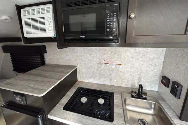 2021 Braxton Creek Free Solo Din Travel Trailer