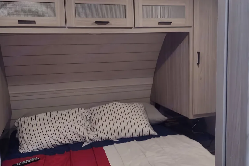 RV Bunkhouse: Bath and Half: Delivery Only ($85) Fully Equipped: No Prep Fee