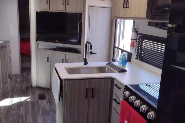 RV Bunkhouse: Bath and Half: Delivery Only ($85) Fully Equipped: No Prep Fee