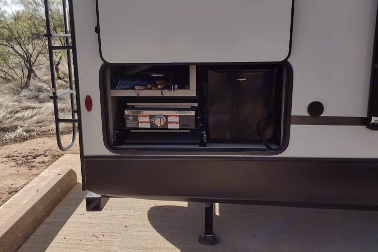 RV Bunkhouse: Bath and Half: Delivery Only ($85) Fully Equipped: No Prep Fee
