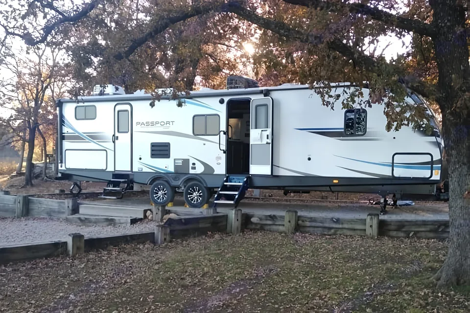 RV Bunkhouse: Bath and Half: Delivery Only ($85) Fully Equipped: No Prep Fee