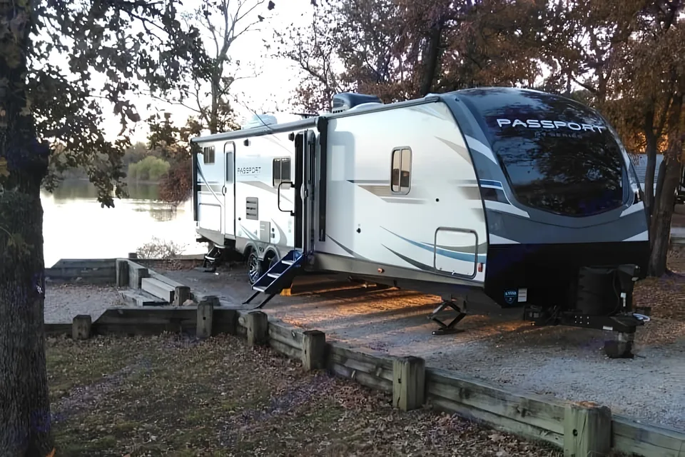 RV Bunkhouse: Bath and Half: Delivery Only ($85) Fully Equipped: No Prep Fee