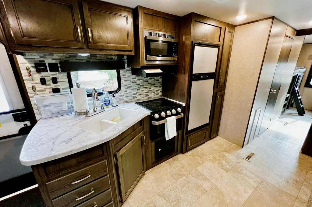 Premier Oasis' Fully Stocked Bunkhouse RV - Book Your Adventure!