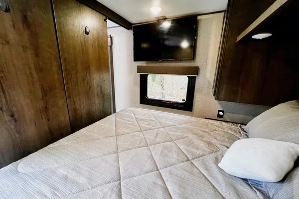 Premier Oasis' Fully Stocked Bunkhouse RV - Book Your Adventure!