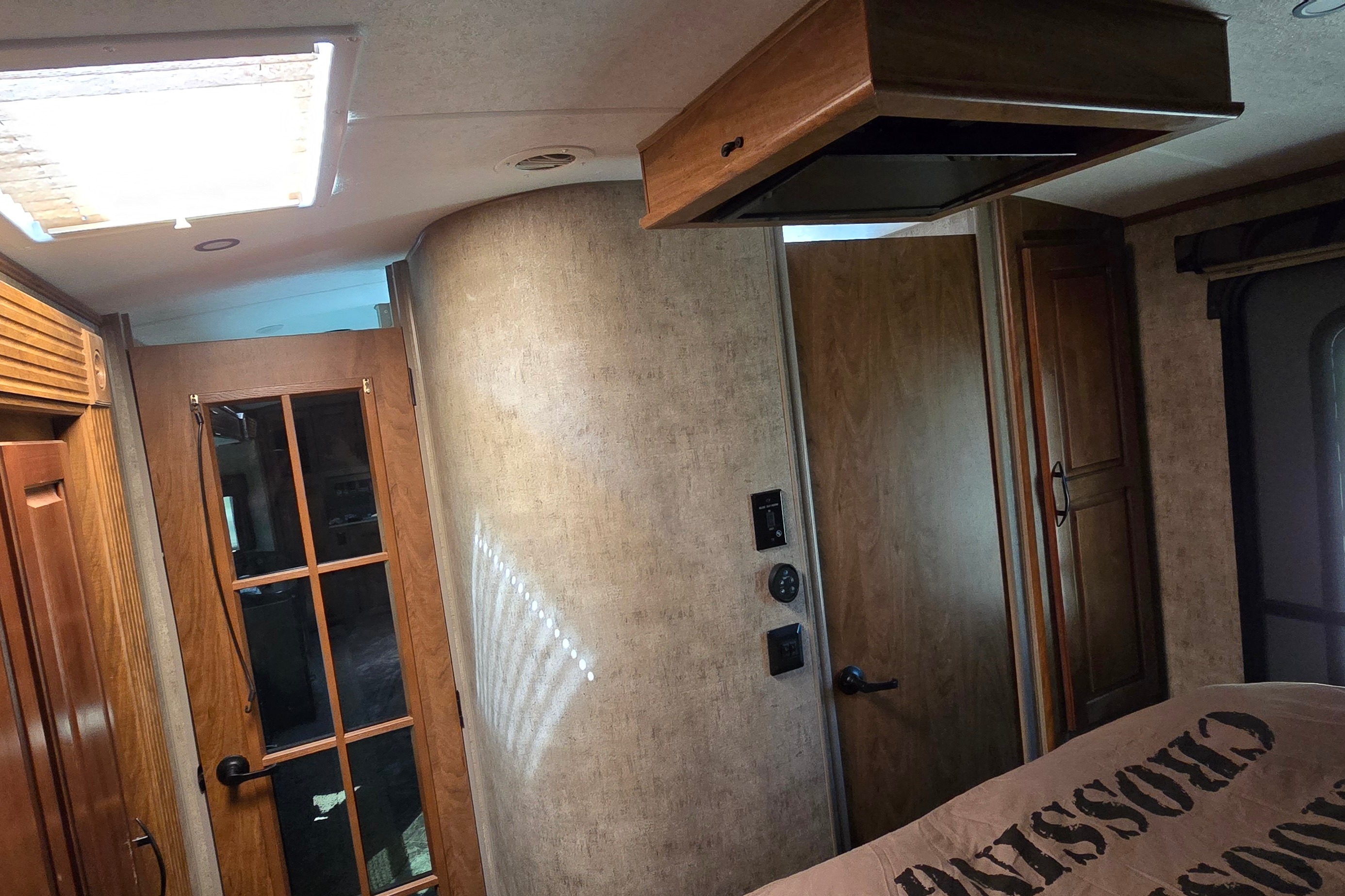 Neil's Outdoors RV Manufacturing 280FKSB Travel Trailer