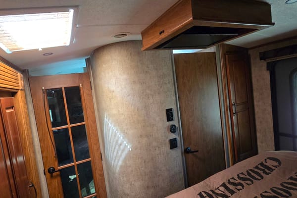Neil's Outdoors RV Manufacturing 280FKSB Travel Trailer