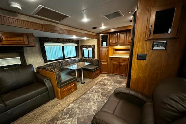 Neil's Outdoors RV Manufacturing 280FKSB Travel Trailer