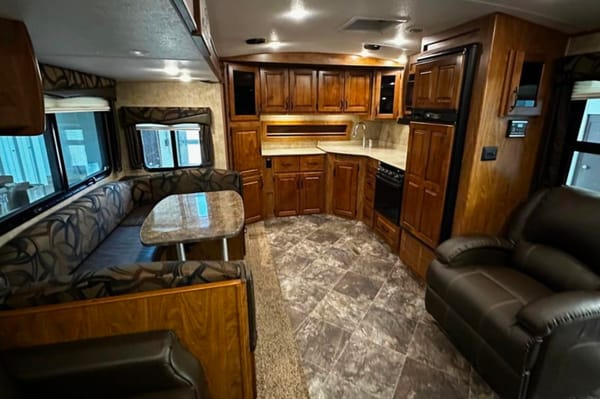 Neil's Outdoors RV Manufacturing 280FKSB Travel Trailer