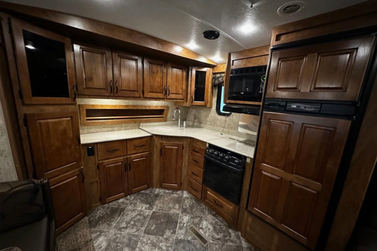 Neil's Outdoors RV Manufacturing 280FKSB Travel Trailer