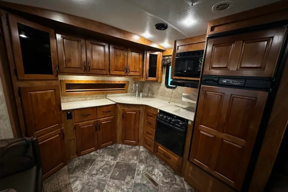 Neil's Outdoors RV Manufacturing 280FKSB Travel Trailer