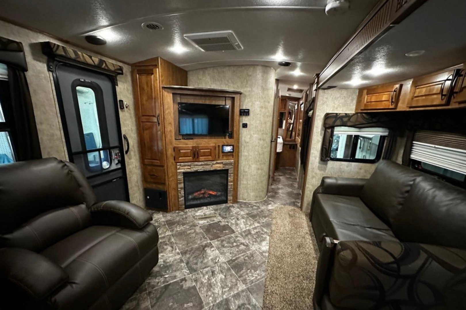 Neil's Outdoors RV Manufacturing 280FKSB Travel Trailer