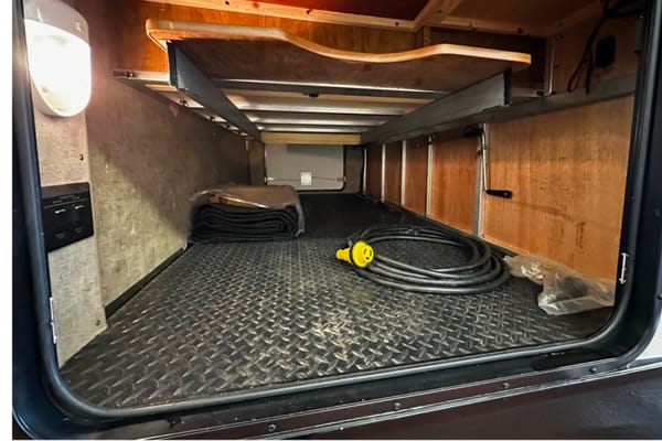 Neil's Outdoors RV Manufacturing 280FKSB Travel Trailer