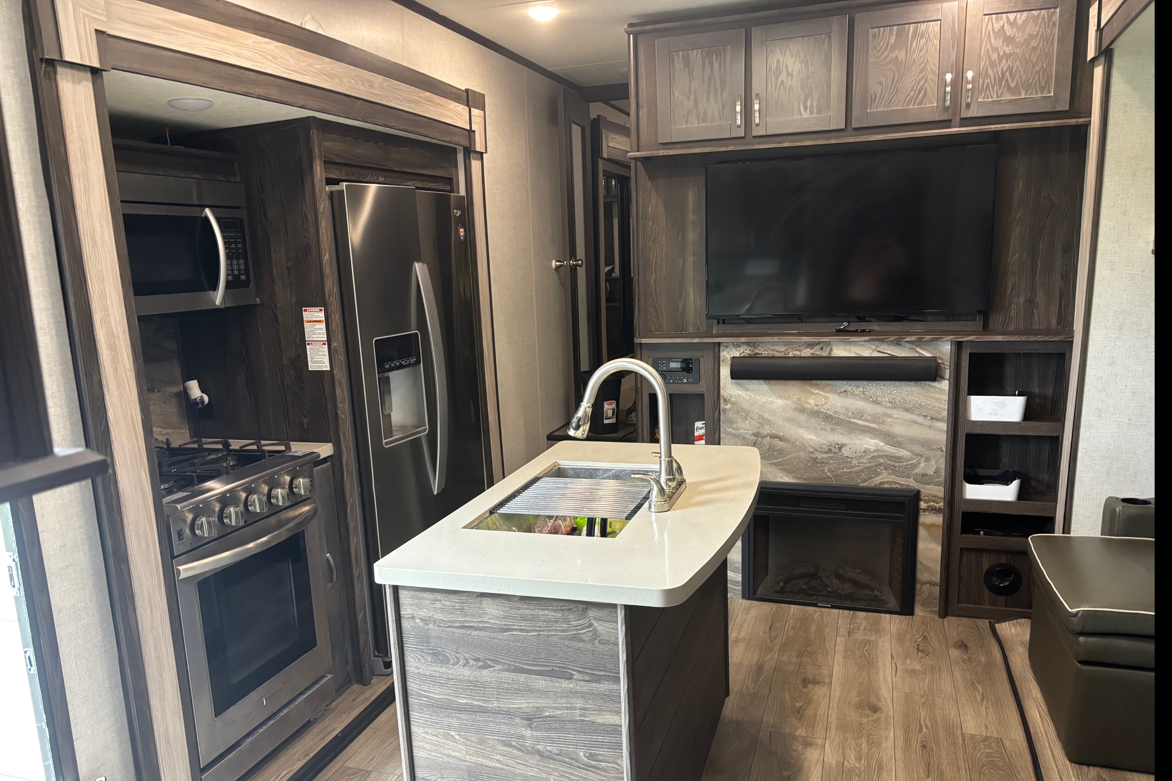 Stacey's Luxury  Highland Ridge RV Mesa Ridge  Fifth Wheel