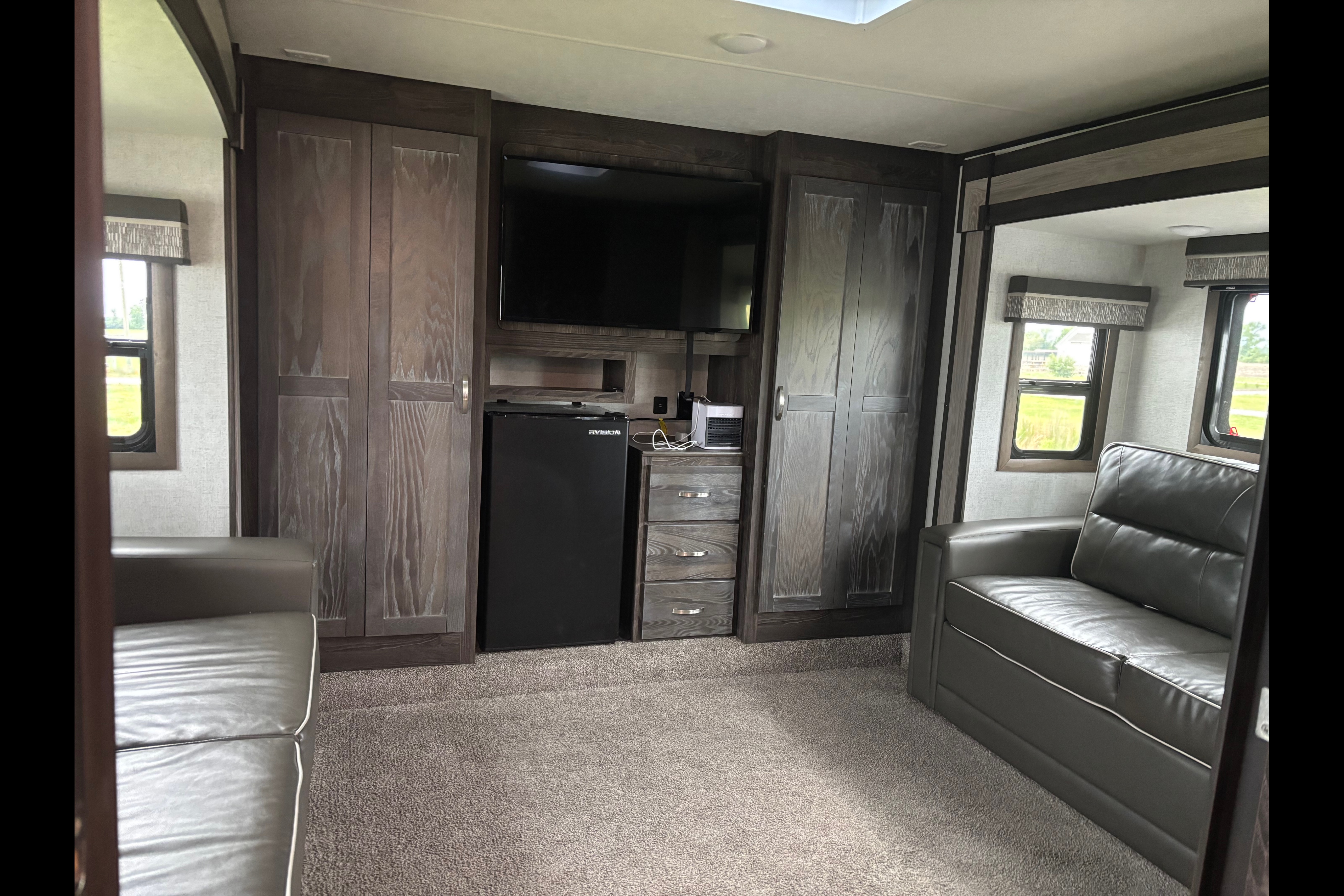 Stacey's Luxury  Highland Ridge RV Mesa Ridge  Fifth Wheel