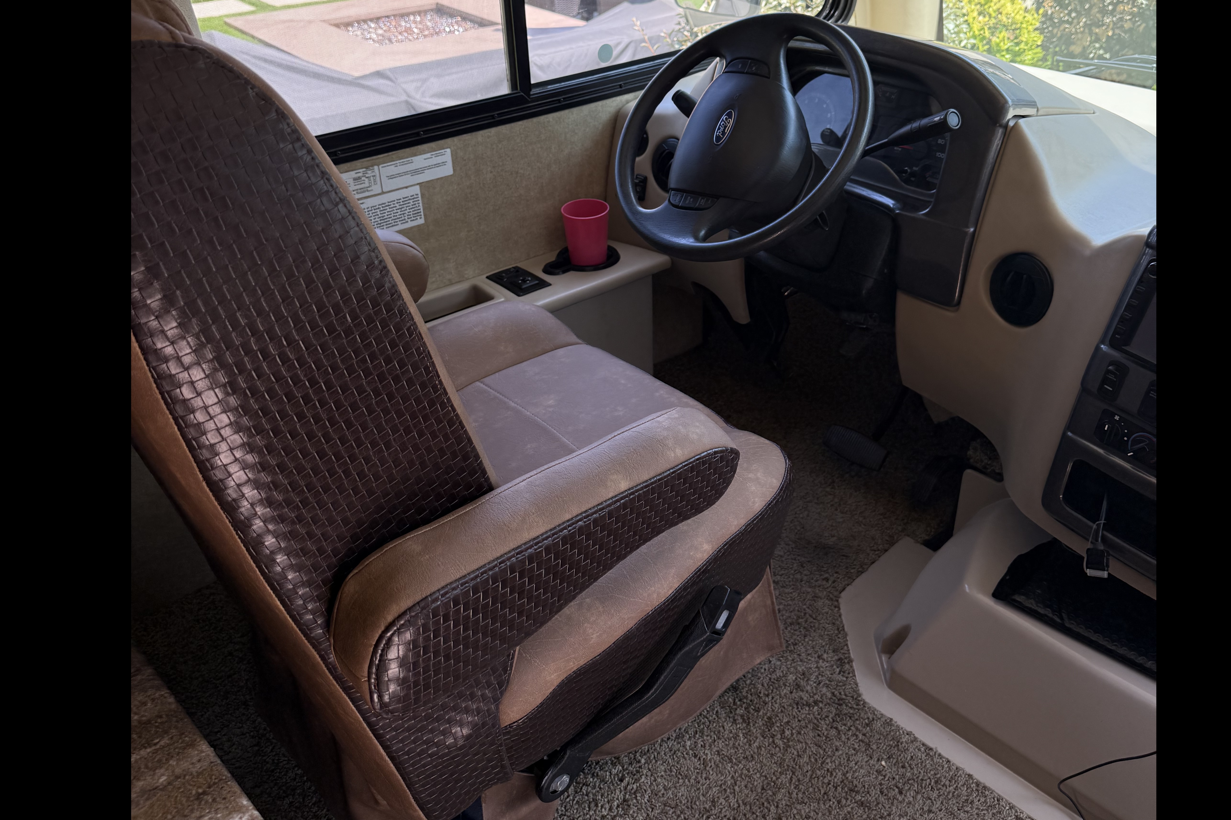 blessing RV !!! Thor Motor Coach 2015 Class A