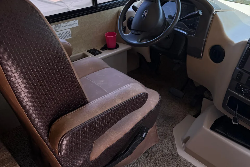 blessing RV !!! Thor Motor Coach 2015 Class A