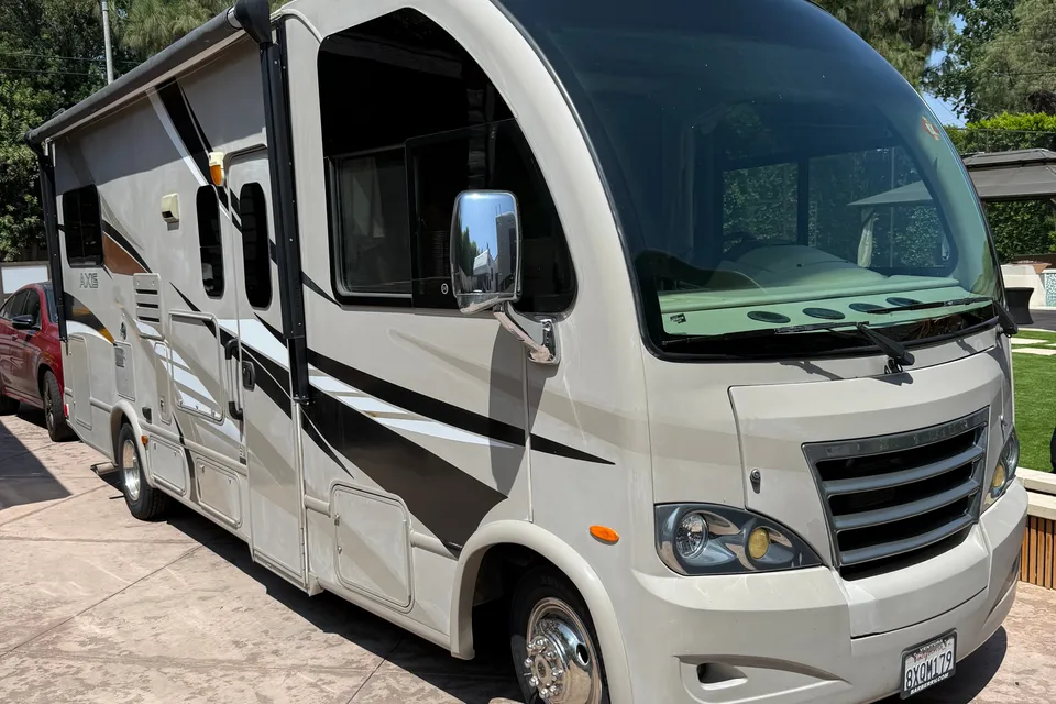 blessing RV !!! Thor Motor Coach 2015 Class A
