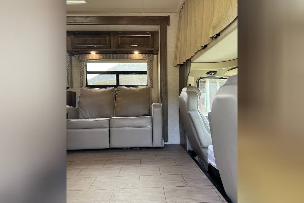 [45] Stress Free RVs - 2019 - Class C - Greyhawk - Easy driving