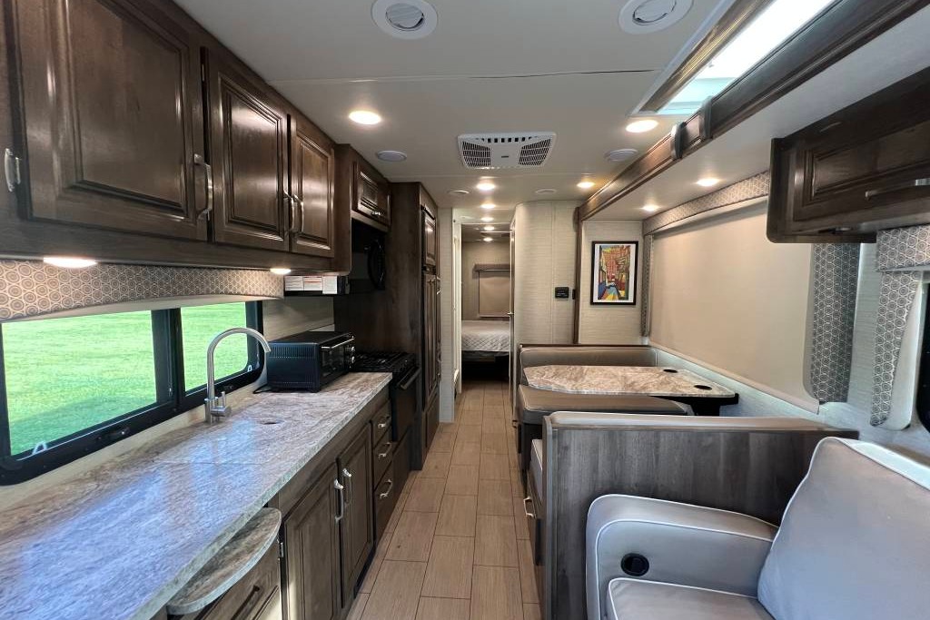 [45] Stress Free RVs - 2019 - Class C - Greyhawk - Easy driving