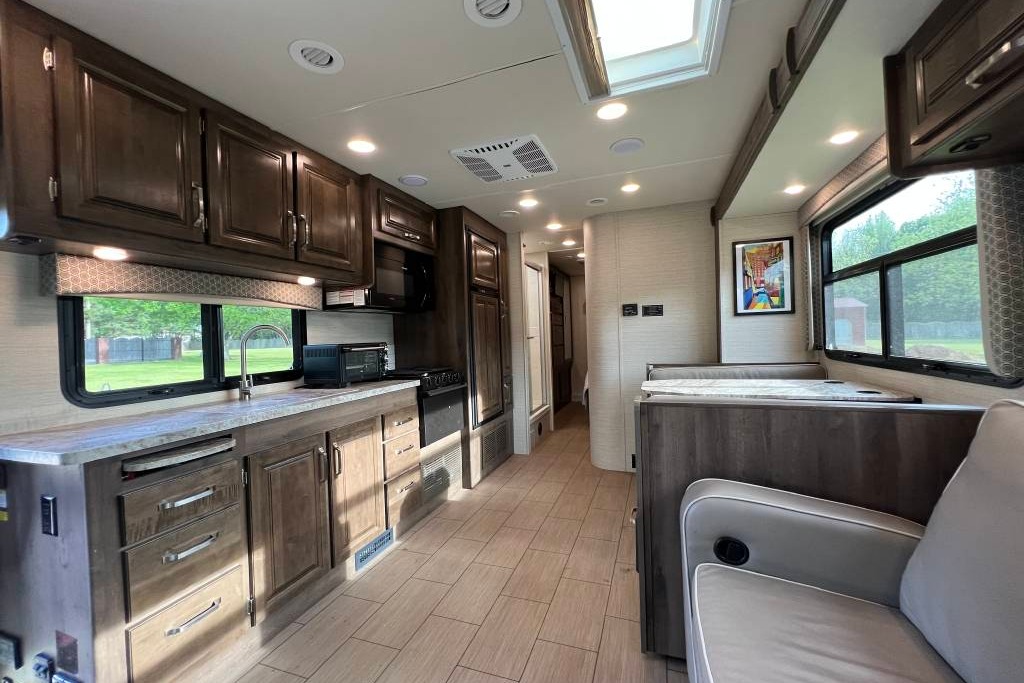 [45] Stress Free RVs - 2019 - Class C - Greyhawk - Easy driving