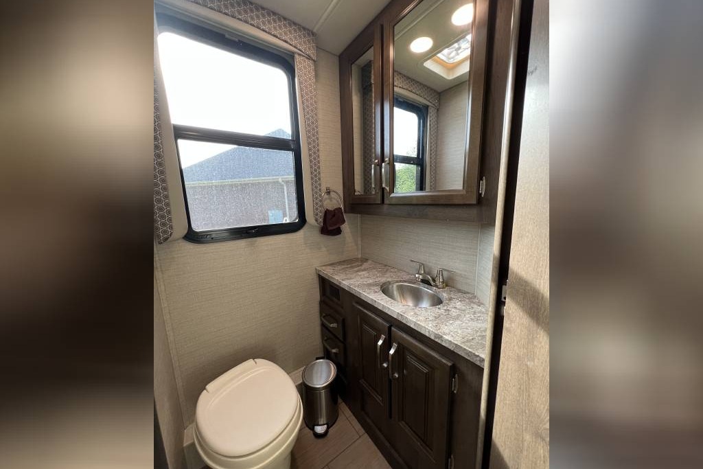 [45] Stress Free RVs - 2019 - Class C - Greyhawk - Easy driving