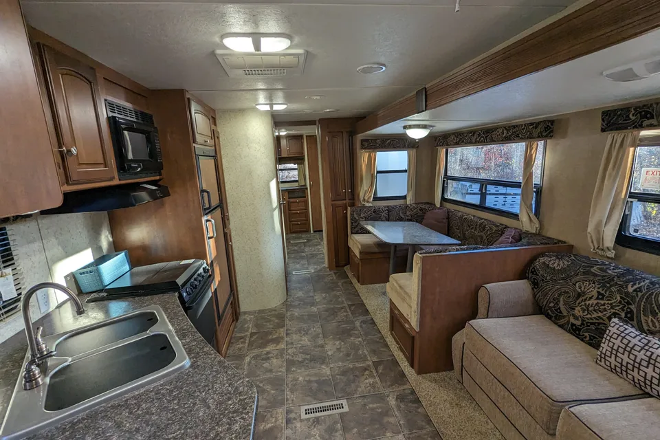 The Ultimate Family Bunkhouse - 2014 SunnyBrook Sunset Creek Classic 340 BHDS Travel Trailer