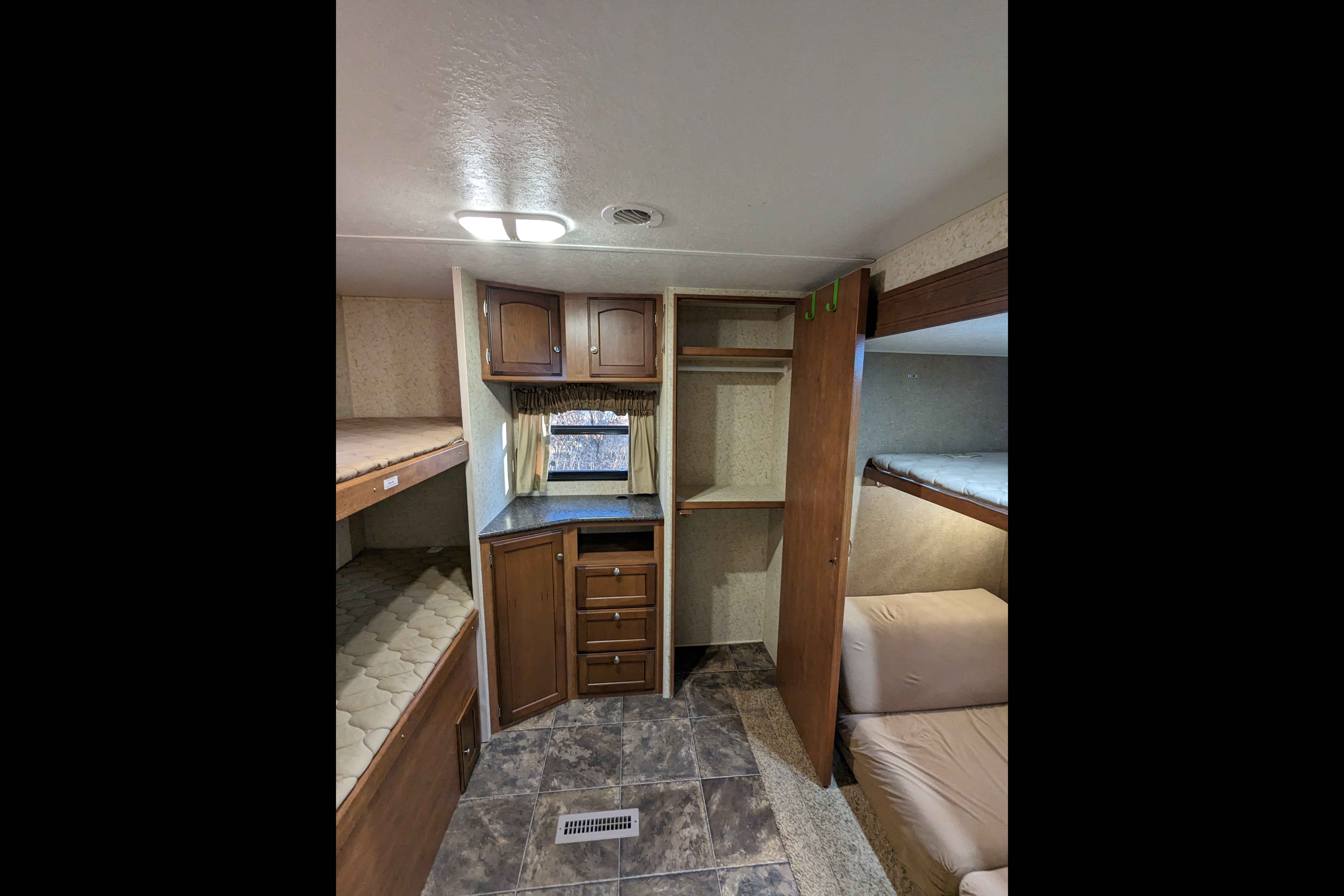 The Ultimate Family Bunkhouse - 2014 SunnyBrook Sunset Creek Classic 340 BHDS Travel Trailer