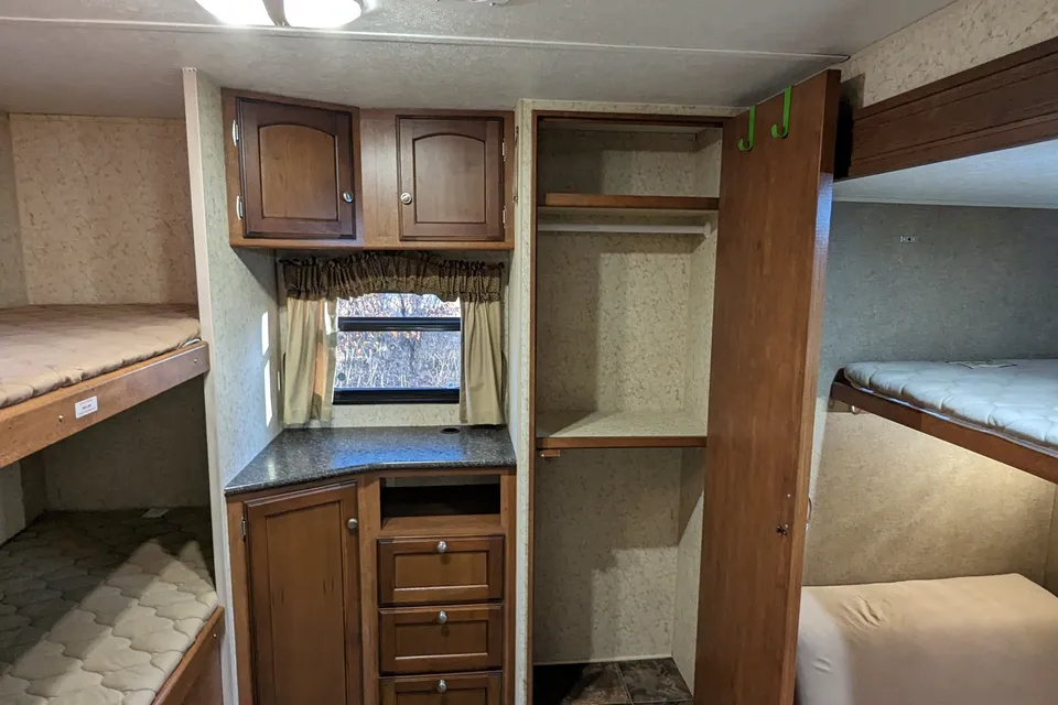 The Ultimate Family Bunkhouse - 2014 SunnyBrook Sunset Creek Classic 340 BHDS Travel Trailer
