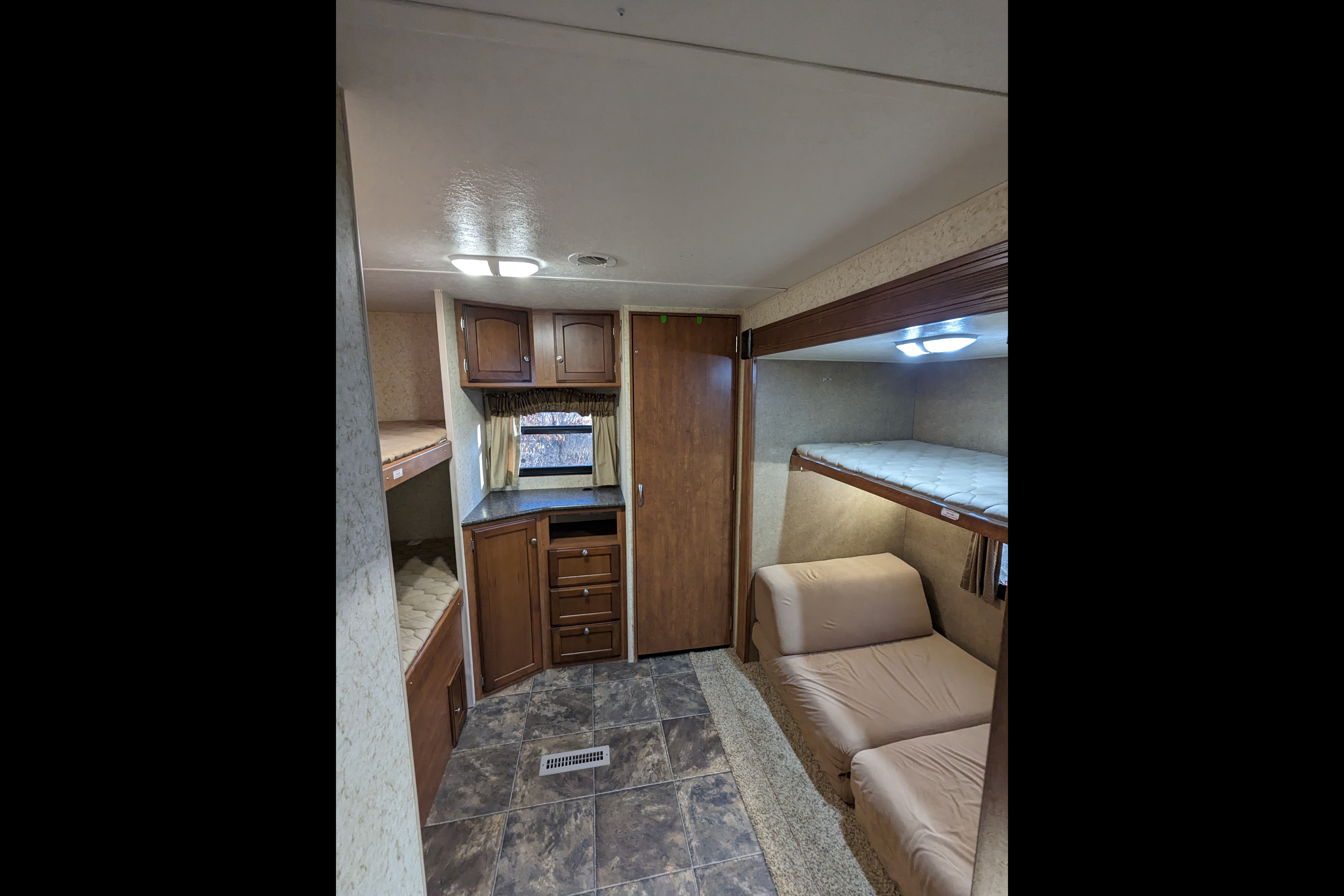 The Ultimate Family Bunkhouse - 2014 SunnyBrook Sunset Creek Classic 340 BHDS Travel Trailer