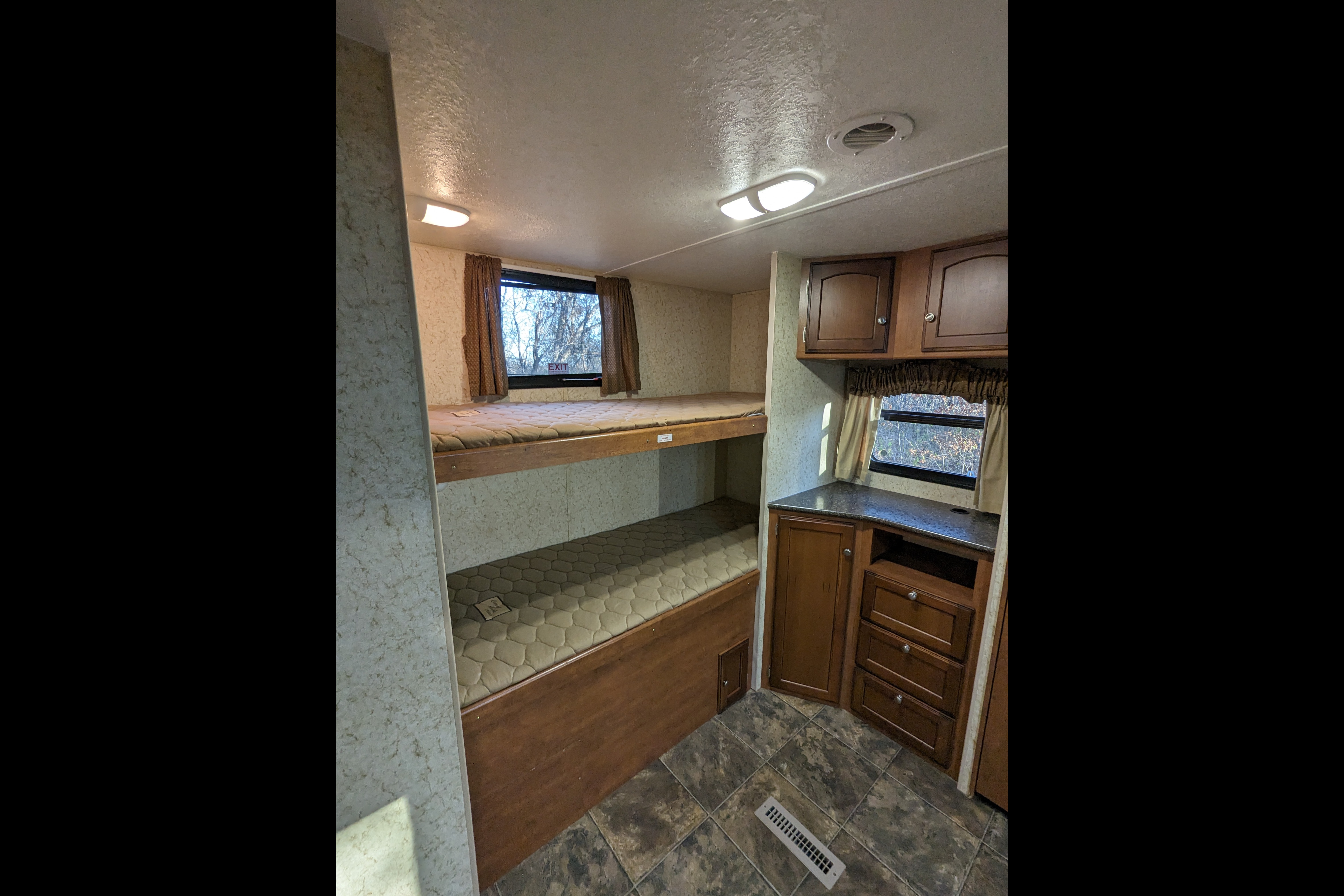 The Ultimate Family Bunkhouse - 2014 SunnyBrook Sunset Creek Classic 340 BHDS Travel Trailer