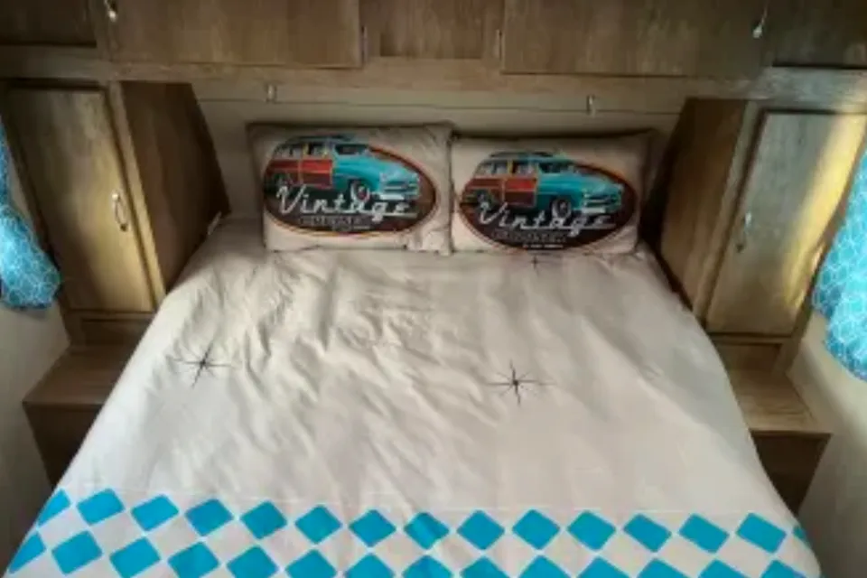 "RETRO VOYAGER" 2023 Gulf Stream Vintage Cruiser 19ERD Travel Trailer