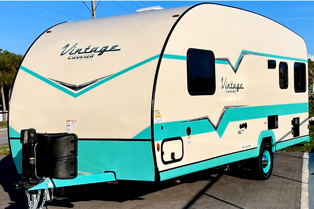 "RETRO VOYAGER" 2023 Gulf Stream Vintage Cruiser 19ERD Travel Trailer