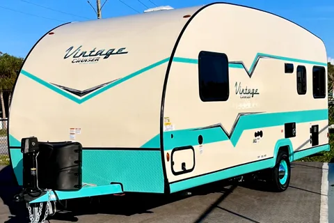 "RETRO VOYAGER" 2023 Gulf Stream Vintage Cruiser 19ERD Travel Trailer
