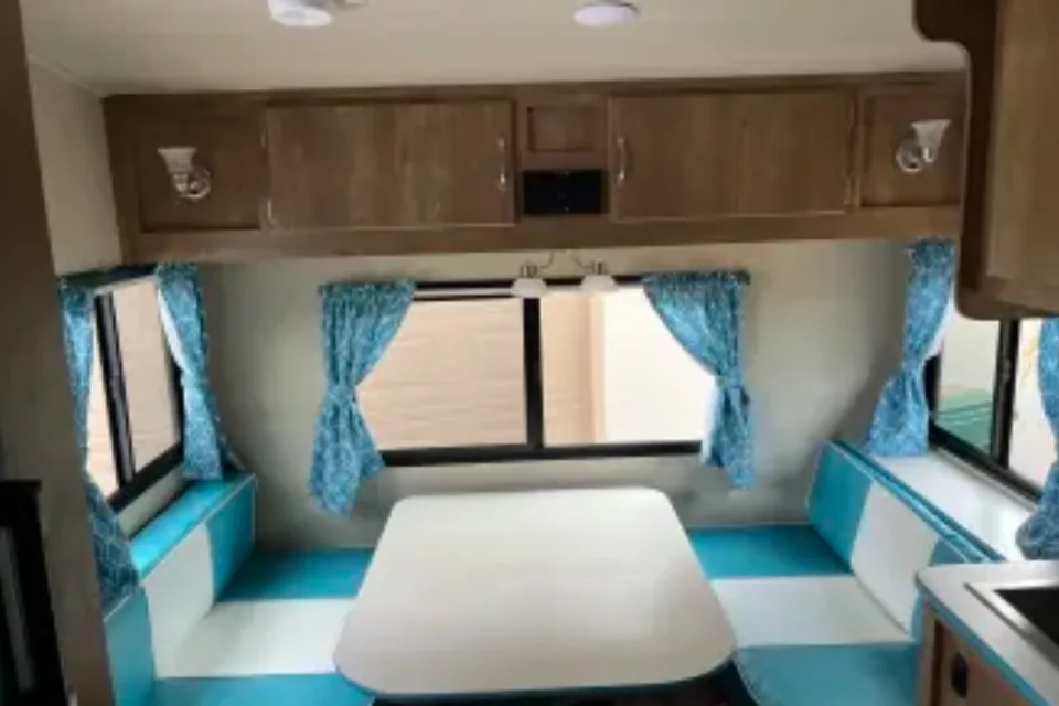 "RETRO VOYAGER" 2023 Gulf Stream Vintage Cruiser 19ERD Travel Trailer