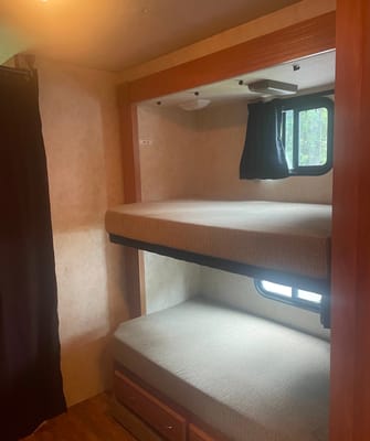 2011 Fleetwood Storm Class A 32ft